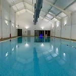 Blue Moon, The Bay, 2 Bedrooms With Ensuites, Parking For 2 Cars, 2 Dogs Welcome * Filey
