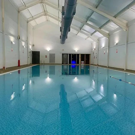 Blue Moon, The Bay, 2 Bedrooms With Ensuites, Parking For 2 Cars, 2 Dogs Welcome * Filey