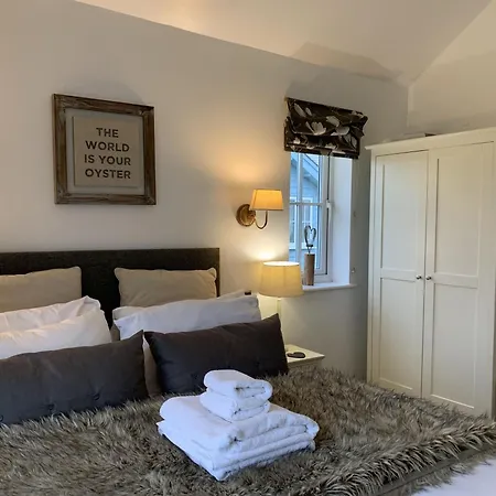 Blue Moon, The Bay, 2 Bedrooms With Ensuites, Parking For 2 Cars, 2 Dogs Welcome *