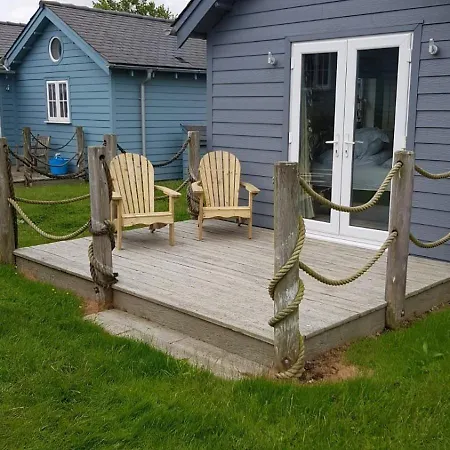 Blue Moon, The Bay, 2 Bedrooms With Ensuites, Parking For 2 Cars, 2 Dogs Welcome Filey