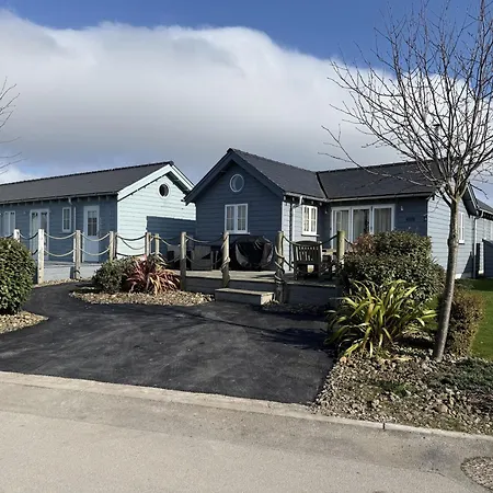 Blue Moon, The Bay, 2 Bedrooms With Ensuites, Parking For 2 Cars, 2 Dogs Welcome