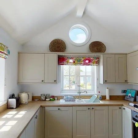 Blue Moon At The Bay Filey, Sleeps 4-5, 2 Dogs Welcome Tatil Evi