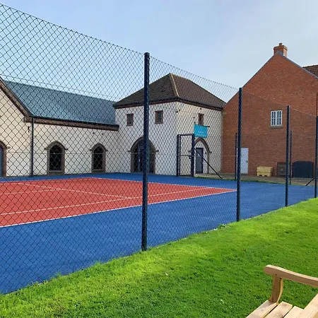 Blue Moon, The Bay, 2 Bedrooms With Ensuites, Parking For 2 Cars, 2 Dogs Welcome Filey