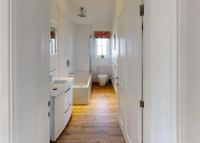 Blue Moon, The Bay, 2 Bedrooms With Ensuites, Parking For 2 Cars, 2 Dogs Welcome