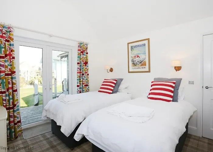 Blue Moon, The Bay, 2 Bedrooms With Ensuites, Parking For 2 Cars, 2 Dogs Welcome Holiday home *