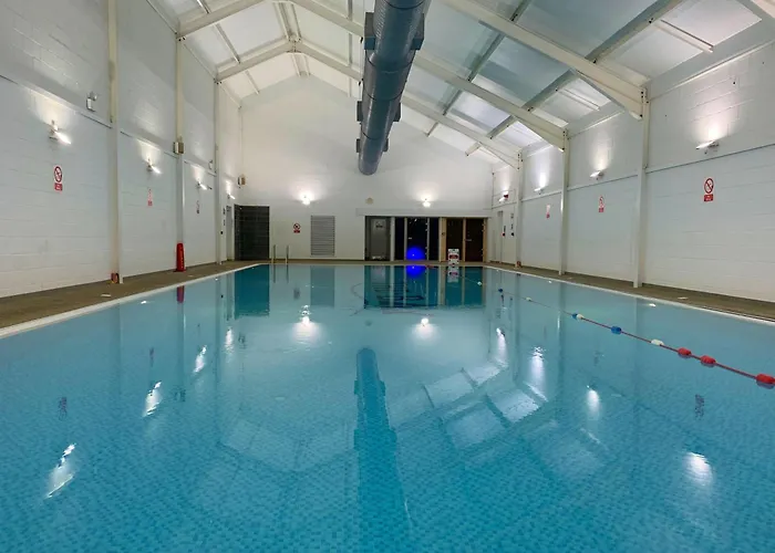 Blue Moon, The Bay, 2 Bedrooms With Ensuites, Parking For 2 Cars, 2 Dogs Welcome * Filey