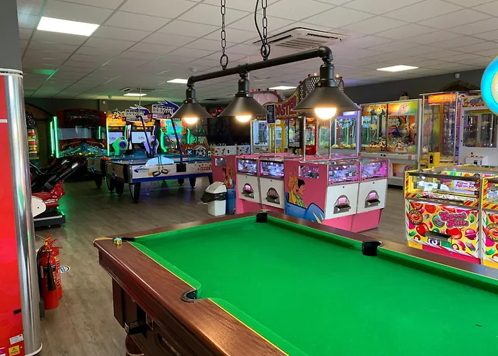 Blue Moon, The Bay, 2 Bedrooms With Ensuites, Parking For 2 Cars, 2 Dogs Welcome Holiday home Filey