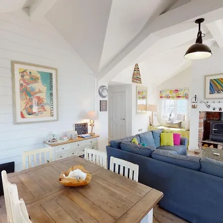 Blue Moon At The Bay Filey, Sleeps 4-5, 2 Dogs Welcome Filey